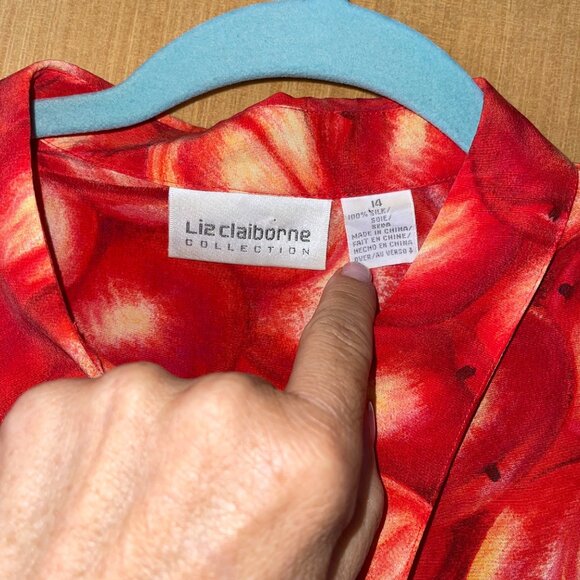 Liz Claiborne Vintage Womens Shirt Size 14 Red Apple Print Pure Silk - Picture 7 of 8